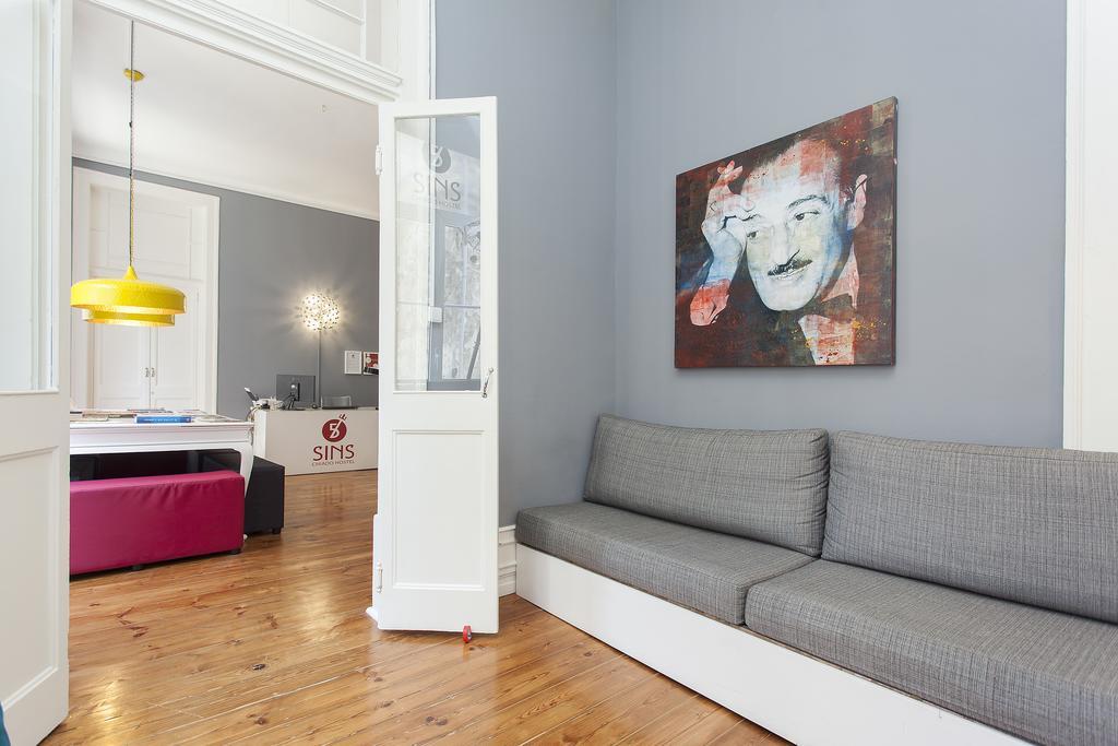 5 Sins Chiado Hostel Lisbon Bagian luar foto
