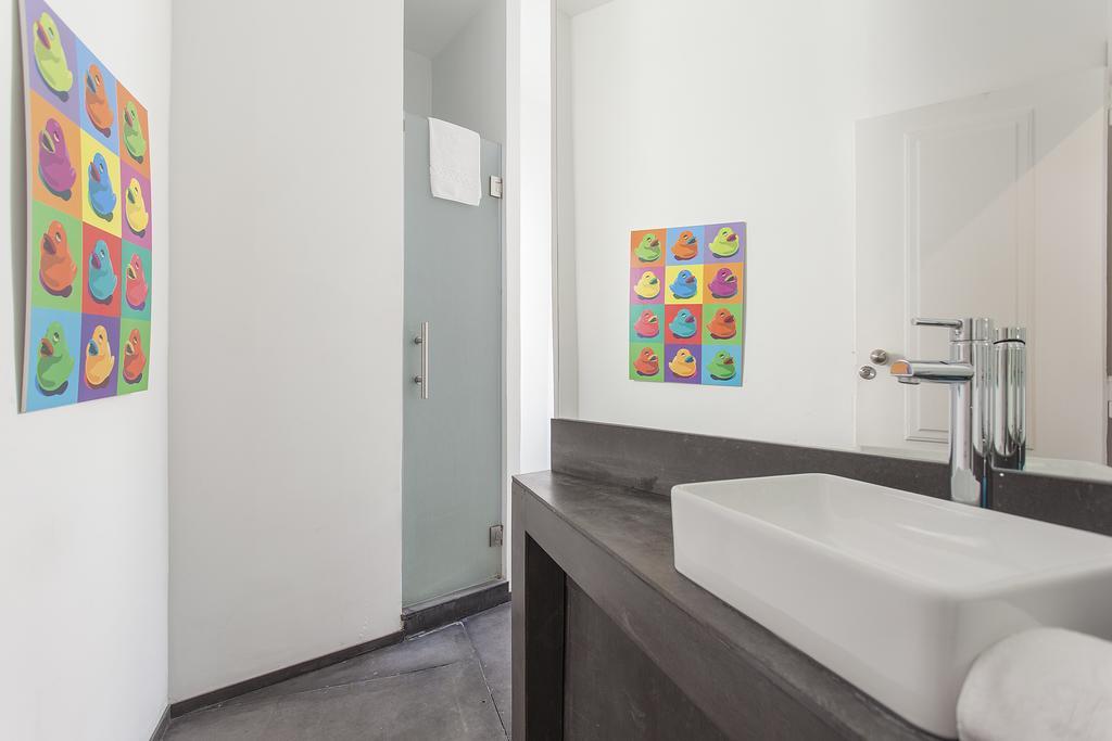 5 Sins Chiado Hostel Lisbon Bagian luar foto