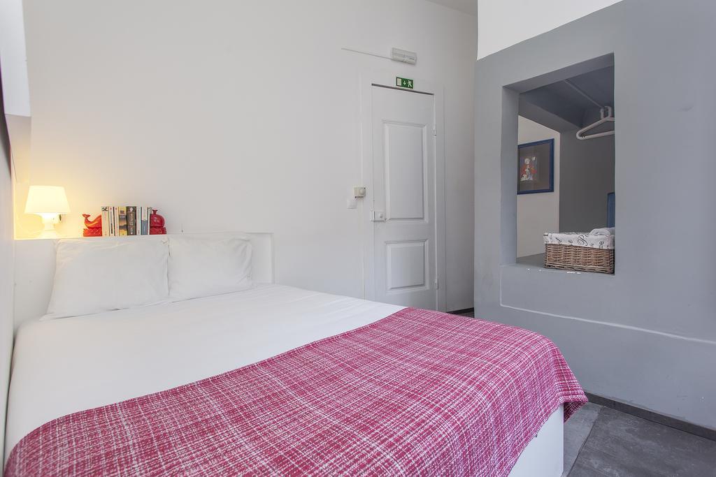 5 Sins Chiado Hostel Lisbon Ruang foto
