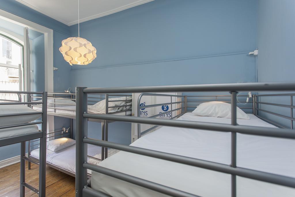 5 Sins Chiado Hostel Lisbon Ruang foto
