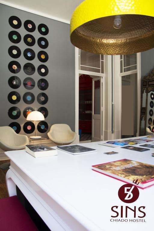 5 Sins Chiado Hostel Lisbon Bagian luar foto