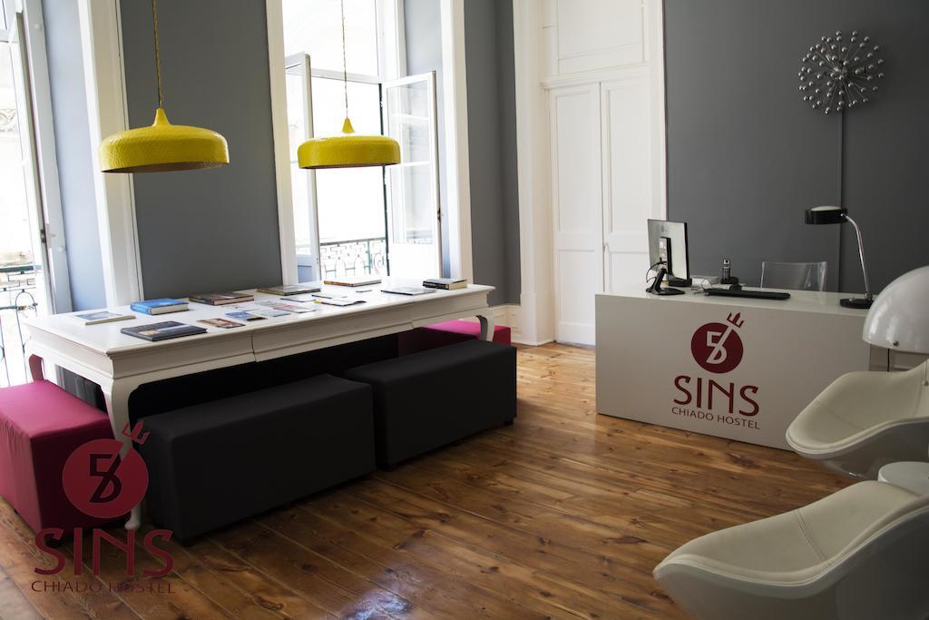 5 Sins Chiado Hostel Lisbon Bagian luar foto
