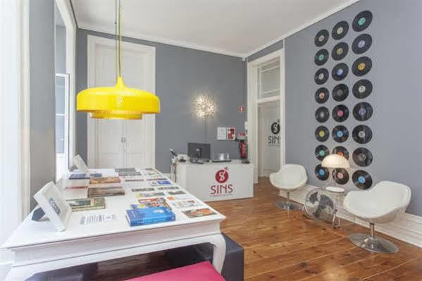 5 Sins Chiado Hostel Lisbon Bagian luar foto
